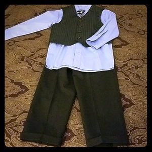 Boys suit (never worn)